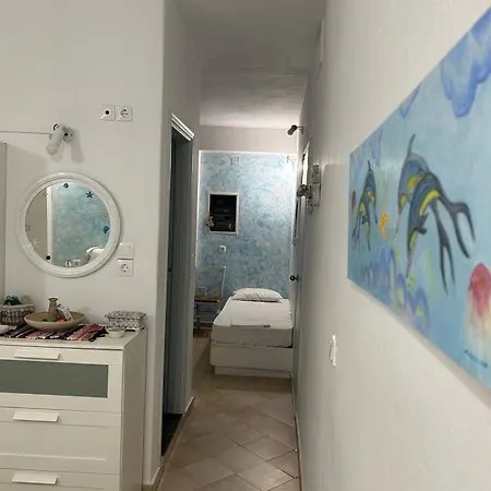 Cycladic Studio With View The Dolphins Апартаменты